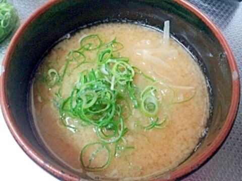 生姜入り玉ねぎの味噌汁☆温まるぅ~!